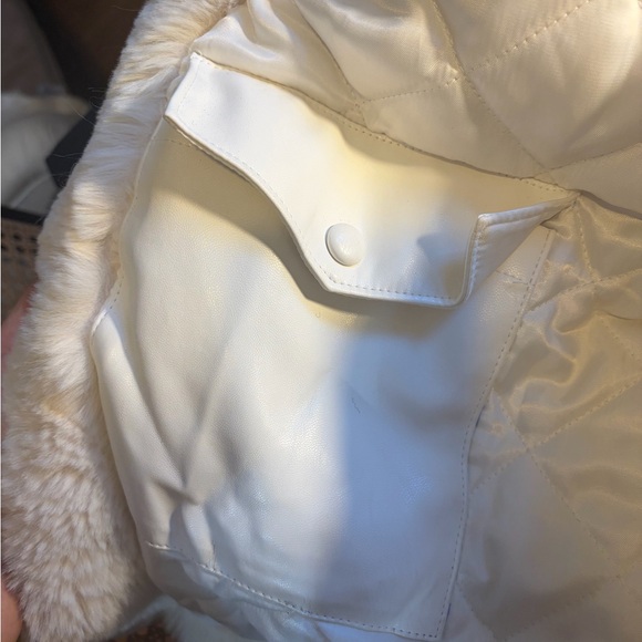 Eaves | Oversized Plush Cream Teddy Jacket - Women's Faux Fur Coat - Picture 9 of 16